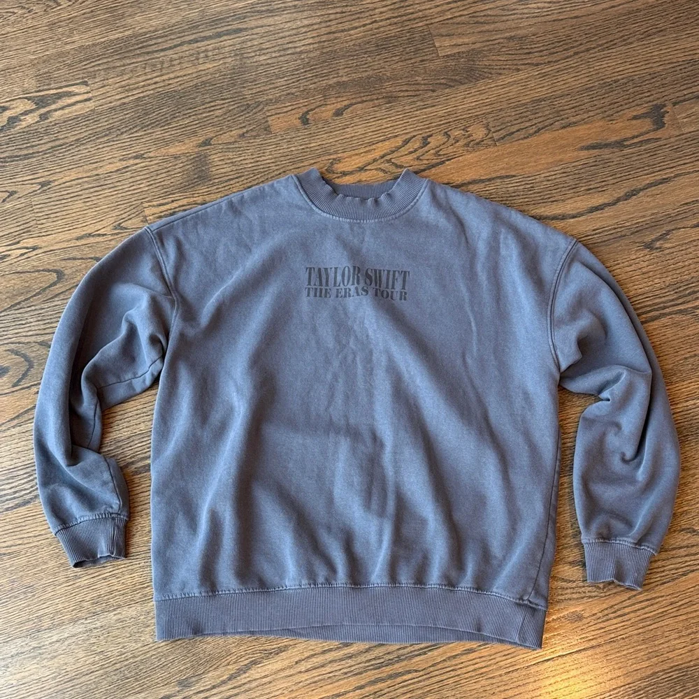 Taylor Swift Eras Tour Blue Crewneck Sweatshirt Official Merch Size XS NWOT - Picture 4 of 16